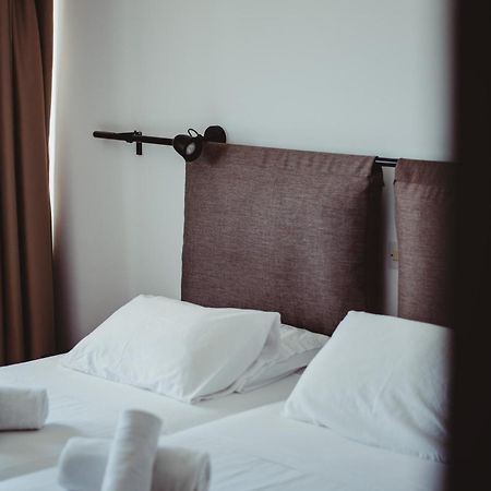 Ovis Hotel Apartments Agia Napa Buitenkant foto