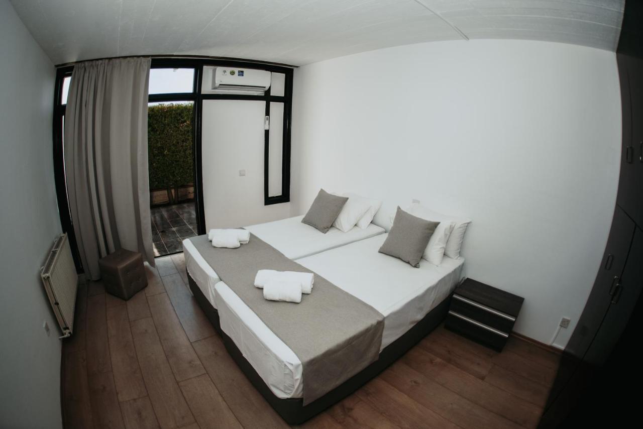 Ovis Hotel Apartments Agia Napa Buitenkant foto