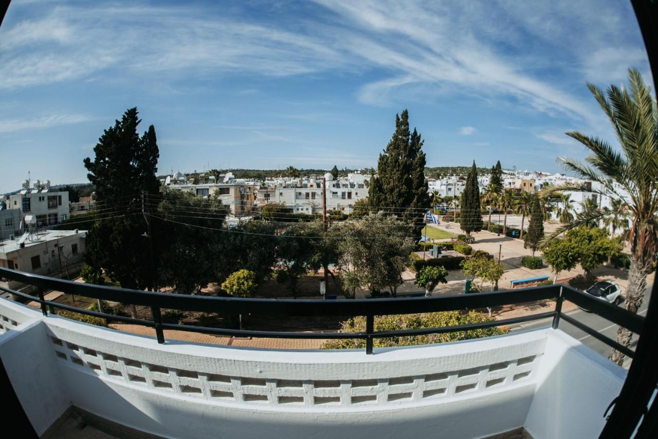Ovis Hotel Apartments Agia Napa Buitenkant foto