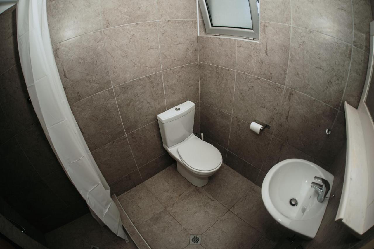 Ovis Hotel Apartments Agia Napa Buitenkant foto