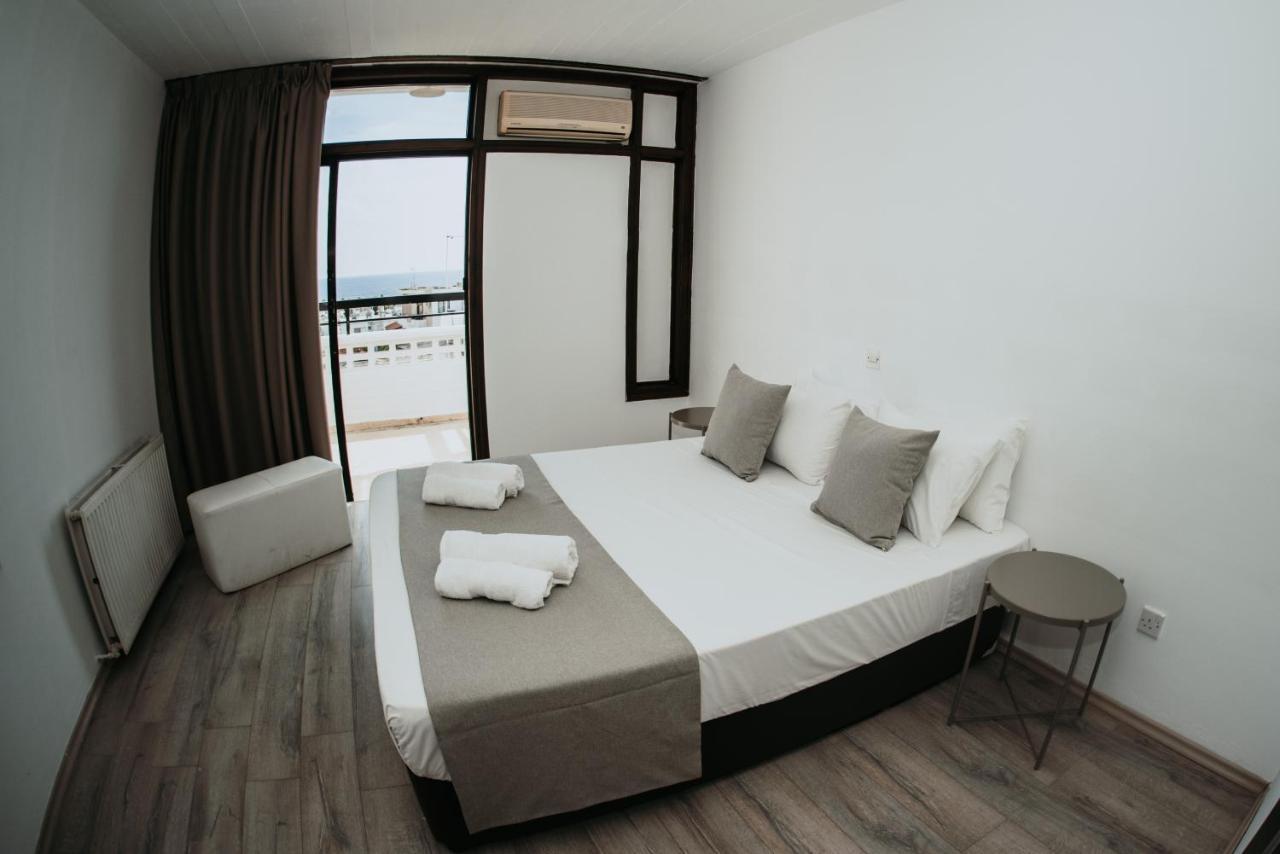 Ovis Hotel Apartments Agia Napa Buitenkant foto