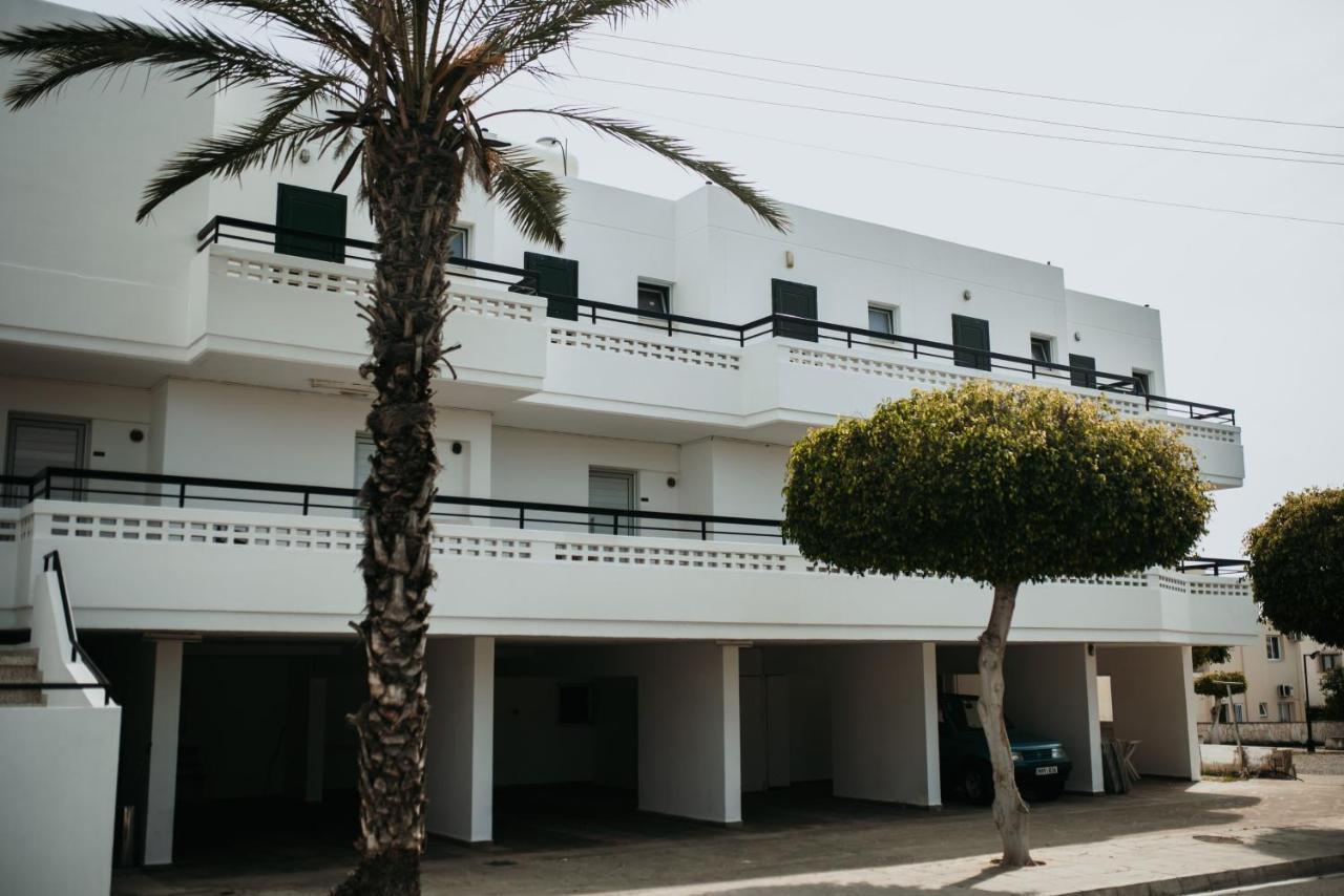 Ovis Hotel Apartments Agia Napa Buitenkant foto