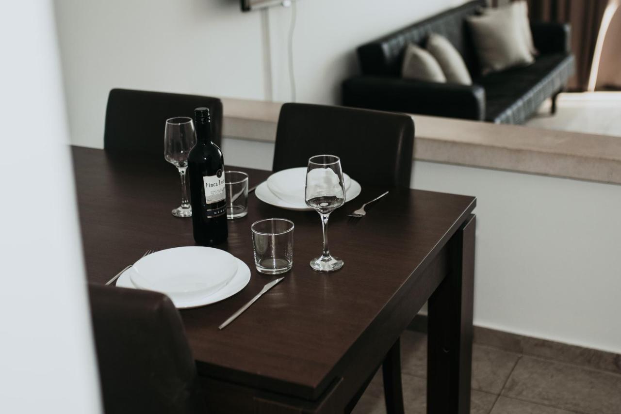Ovis Hotel Apartments Agia Napa Buitenkant foto