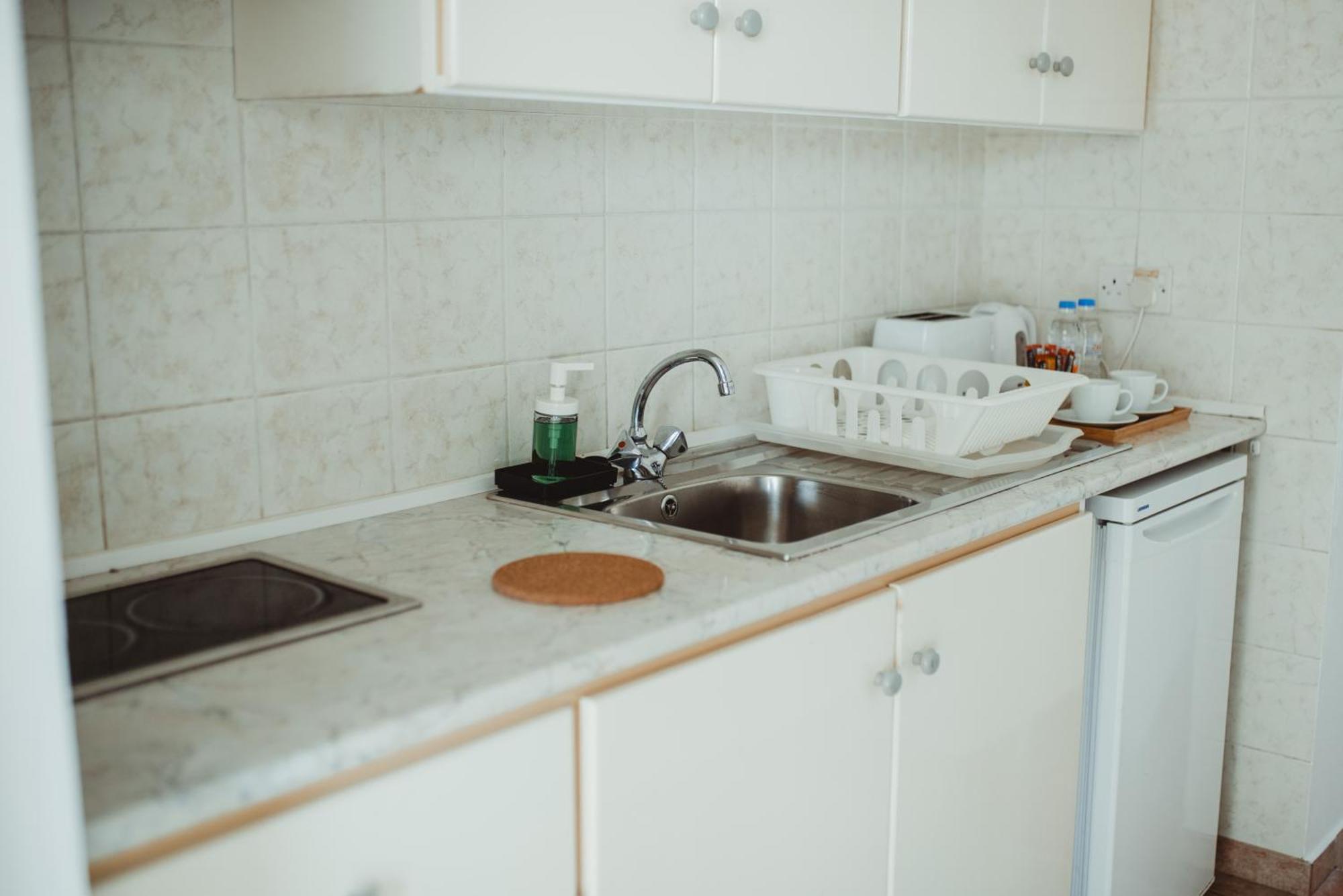 Ovis Hotel Apartments Agia Napa Buitenkant foto