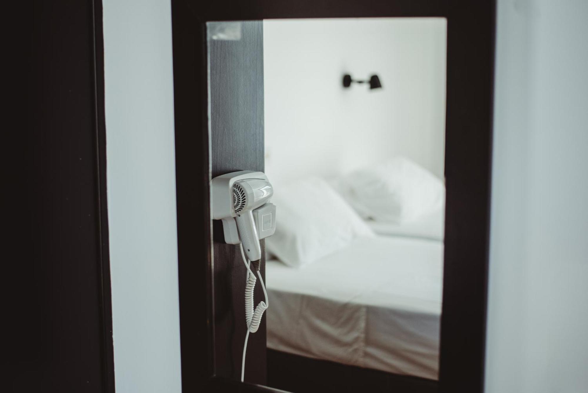 Ovis Hotel Apartments Agia Napa Buitenkant foto